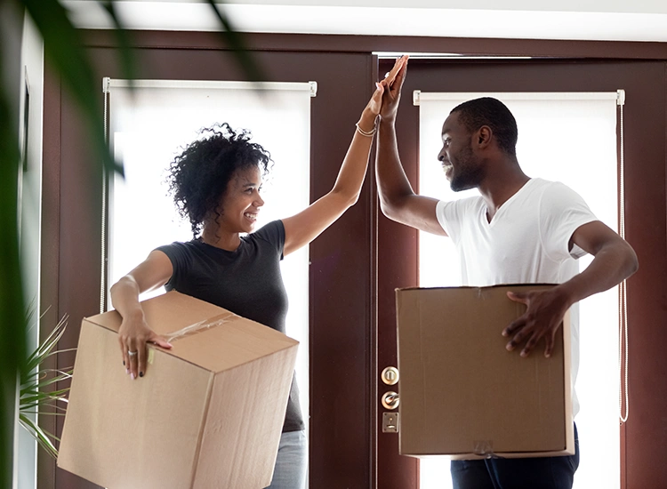 couple-moving-in-with-boxes